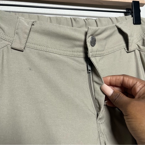 Duluth Trading Women's Dry on the Fly Capris Pants‎ 6 Tan Hiking Outdoor Nylon - Picture 3 of 12